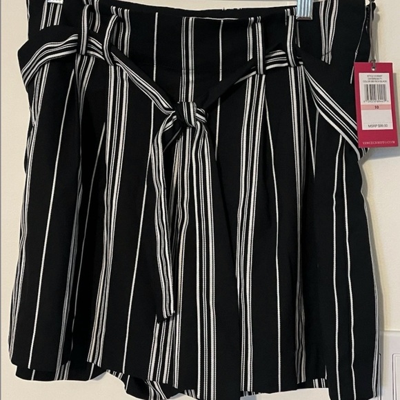 Vince Camuto Pants - 🌟Luxury Vince Camuto Women’s Black and White Striped High Waist Shorts Size 10